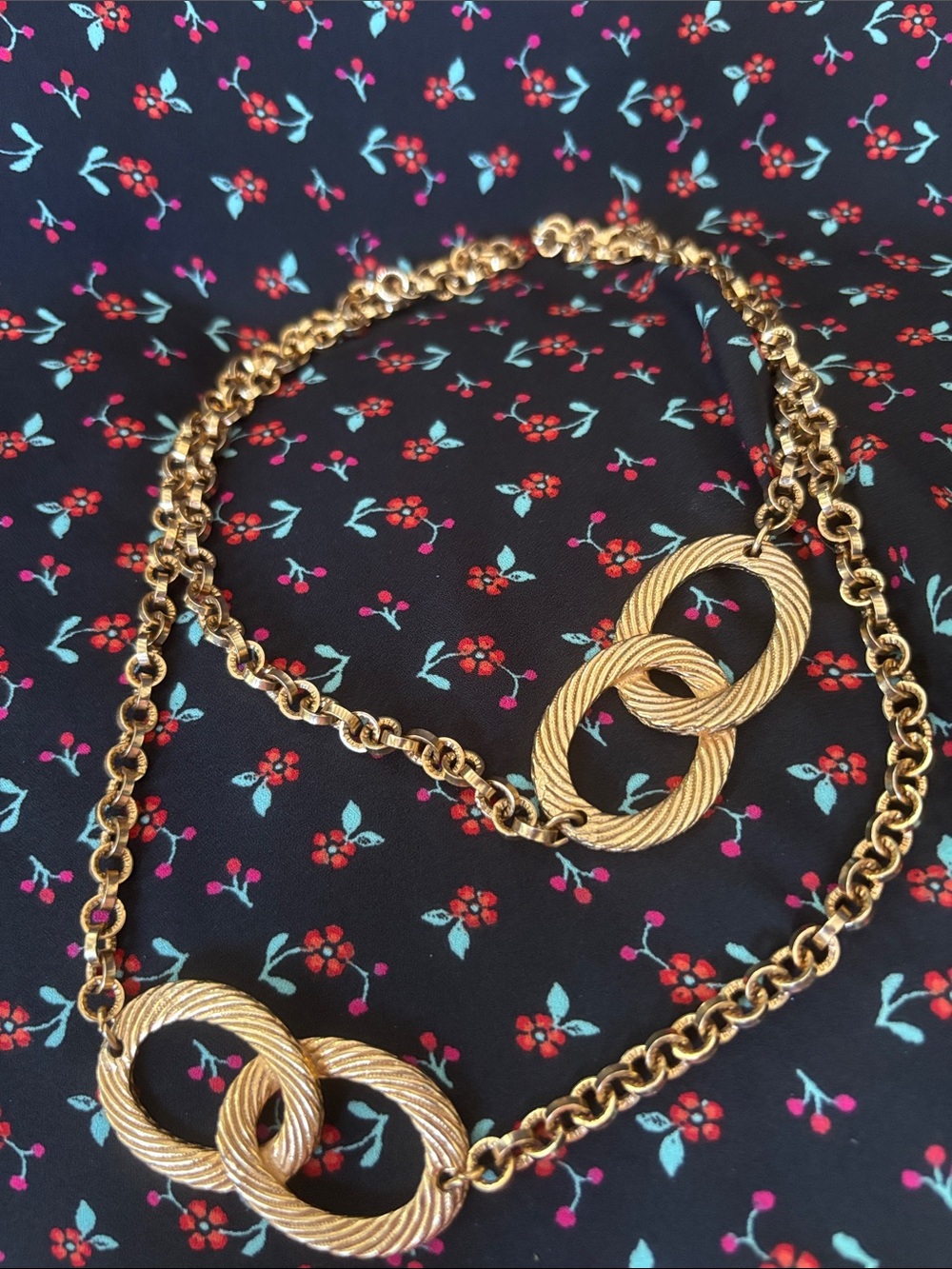 Vintage Accessocraft NYC gold eternity link statement chain necklace